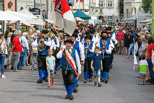 Die Stadtmusik Feldkirch marschiert durch die Neustadt