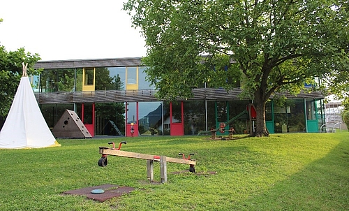 Der Kinderhort des Landeskrankenhaus Feldkirch von außen.